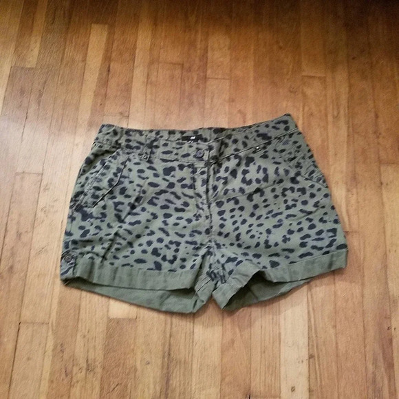 Animal Print Cuffed Shorts by H&M / Tag is 10 - Fits 8 - Picture 1 of 5